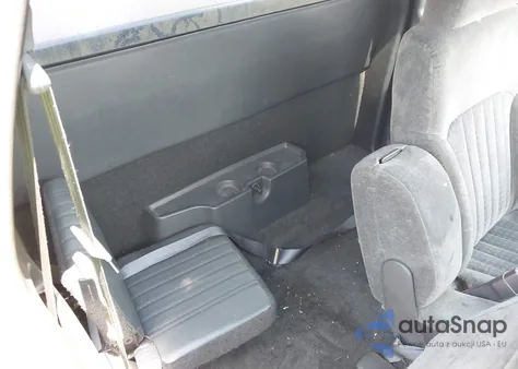 2002 Chevrolet S-10 Ls из США, поврежденный, VIN 1GCDT19W528181347